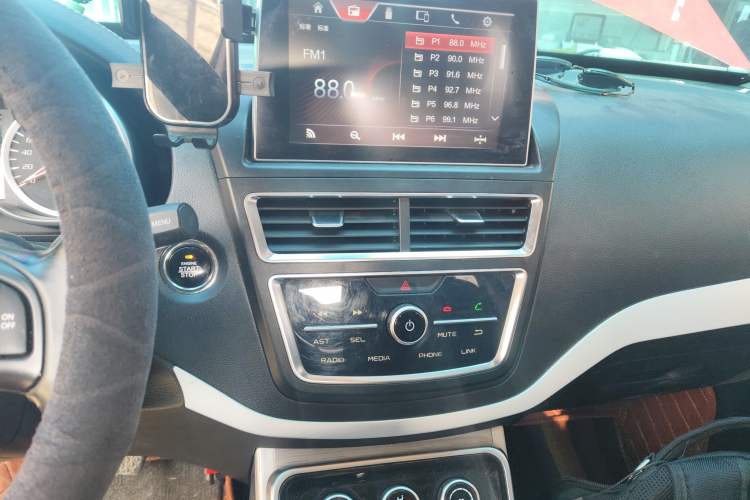 Used Bestune X40 2019 1.6L Automatic Luxury Version China V Emission Standard
