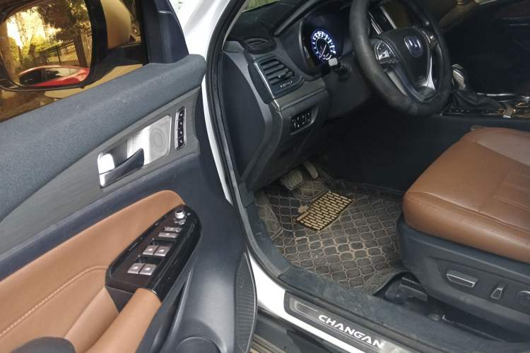 Used CHANGAN CS95 2017 2.0T Four-Wheel Drive ZhiZun Edition Driver Seat