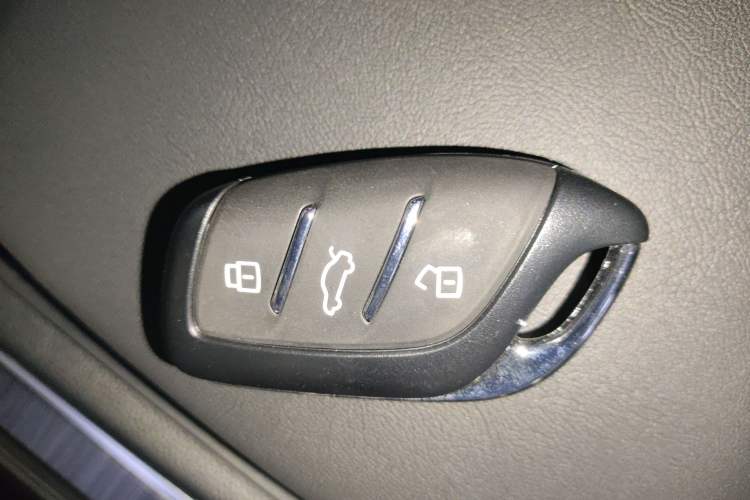 Used Roewe RX5 2025 PLUS 330TGI Automatic Trendsetting Smart Edition Interior 1