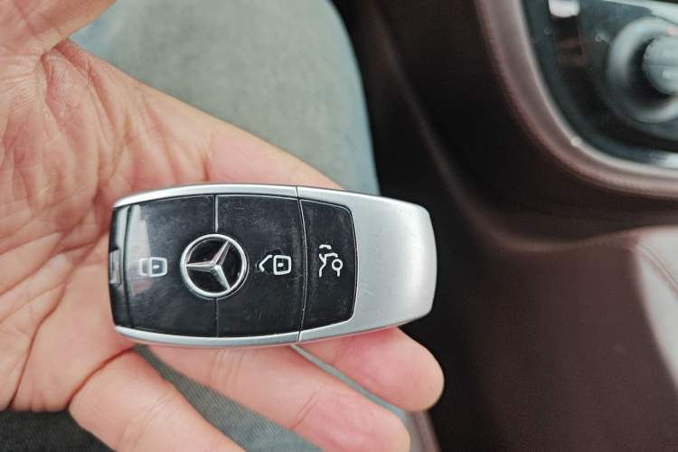 Used Mercedes-Benz Vito 2018 2.0T Elite Version 7 Seats China VI Emission Standard
