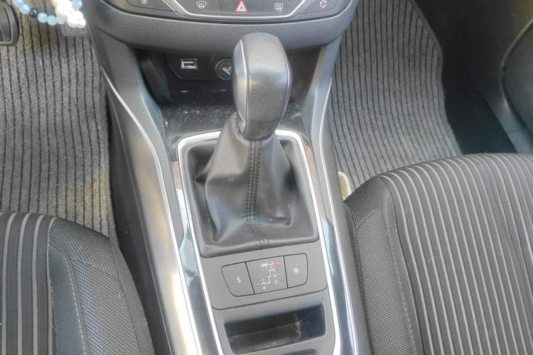 Used Peugeot 408 2016 1.6T Automatic Luxury Edition Gear Lever