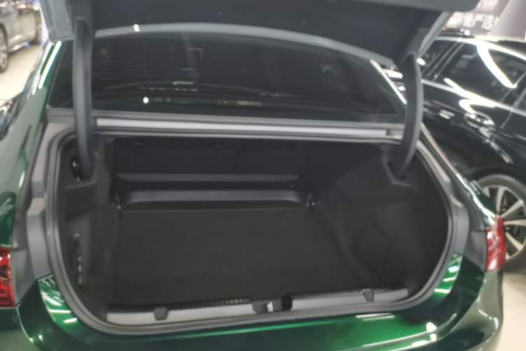 Used Mercedes-Benz EQE 2022 350 Pioneer Edition Trunk