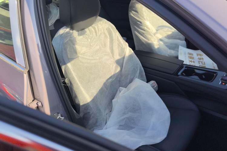 Used Volkswagen Tiguan L 2024 PRO 330TSI Two-Wheel Drive R-Line Smart Edition
