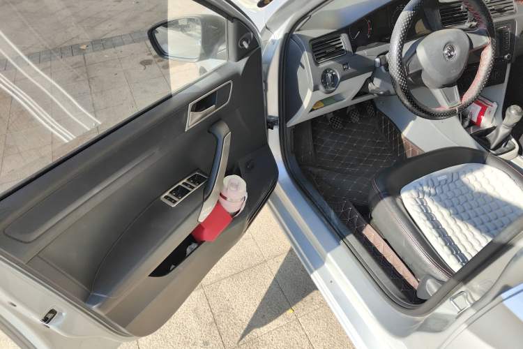 Used Skoda Rapid 2016 1.6L Manual Front-Wheel-Drive Version