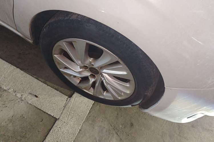 Used Citroen C4L 2013 1.6 THP Automatic Impression Edition Right Front Wheel Hub