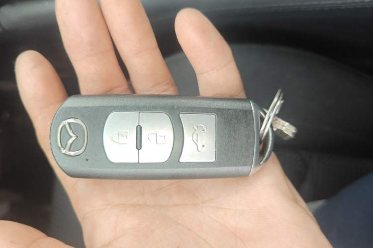 Used Mazda 3 Axela 2017 Sedan 1.5L Automatic Luxury Model Emission Standard China V
