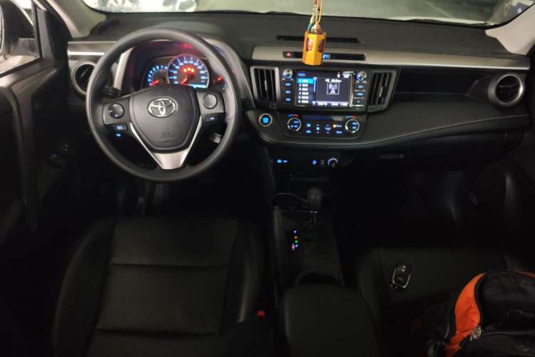 Used Toyota RAV4 2016 2.0L CVT Two-Wheel Drive Fashion Edition China V Standard