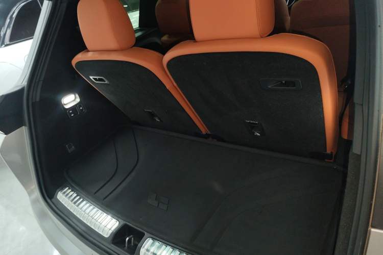 Used Li Auto L8 2023 Pro Model
