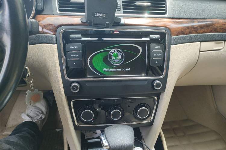 Used Skoda Superb 2012 1.8TSI Automatic Elegant Edition Audio And AC Panel