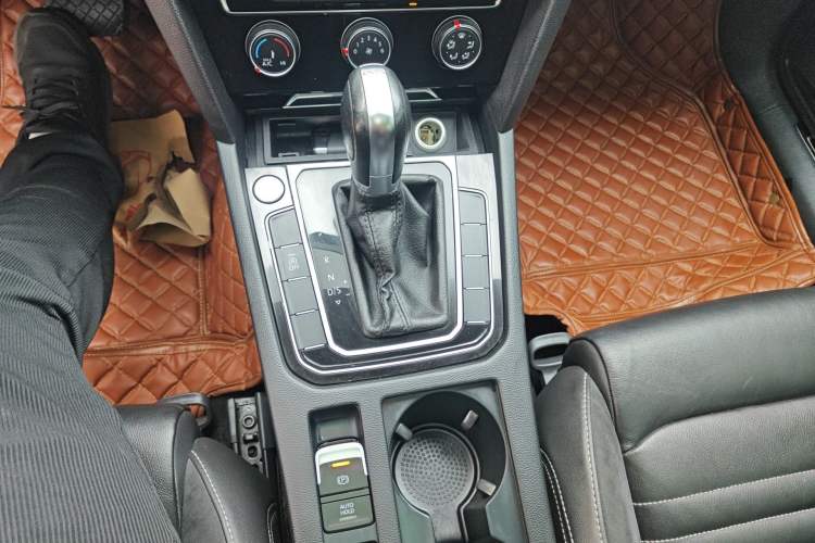 Used Volkswagen Magotan 2020 280TSI DSG Comfort Edition Gear Lever