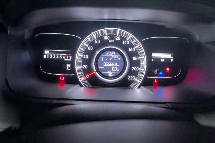 Used Honda Odyssey 2015 Updated Version 2.4L Smart Edition Odometer Close Up