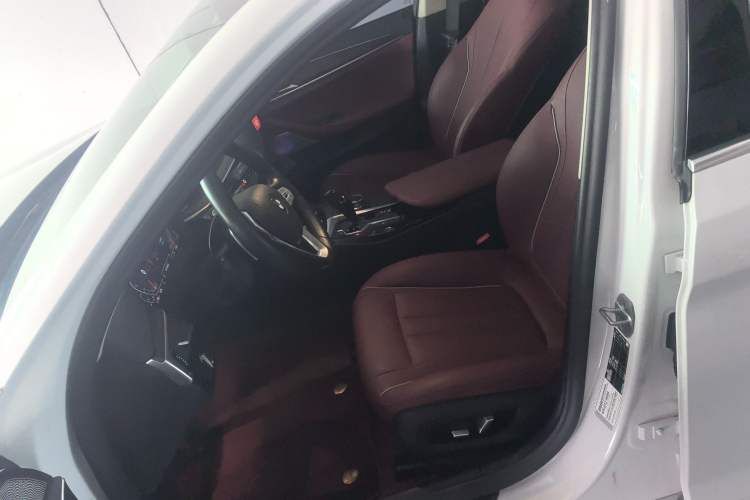 Used BMW 5 Series 2022 Second Facelift 530Li Leading Edition Luxury Package Left Front Seat