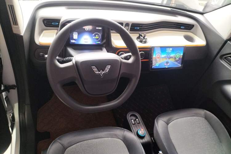 Used Wuling Hongguang MINIEV 2021 Macaron Premium Model – Lithium Iron Phosphate Center Console