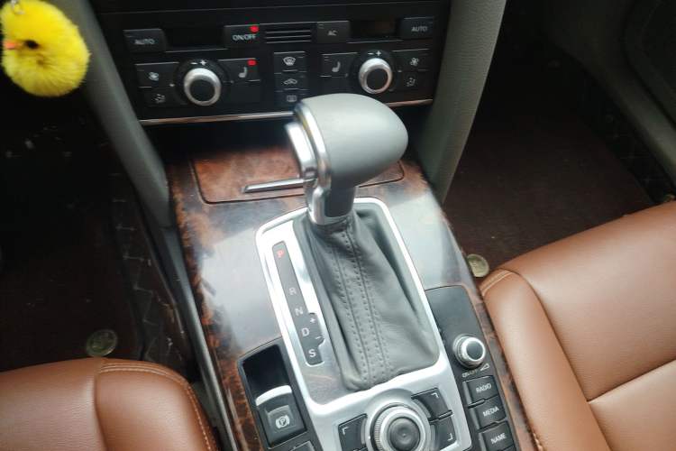 Used Audi A6L 2009 2.4L Technology version
