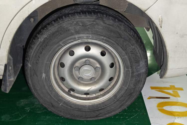 Used Dongfeng Yufeng EM26 2023 Standard Edition 41.472 kWh Henan Lithium Power Right Front Wheel Hub