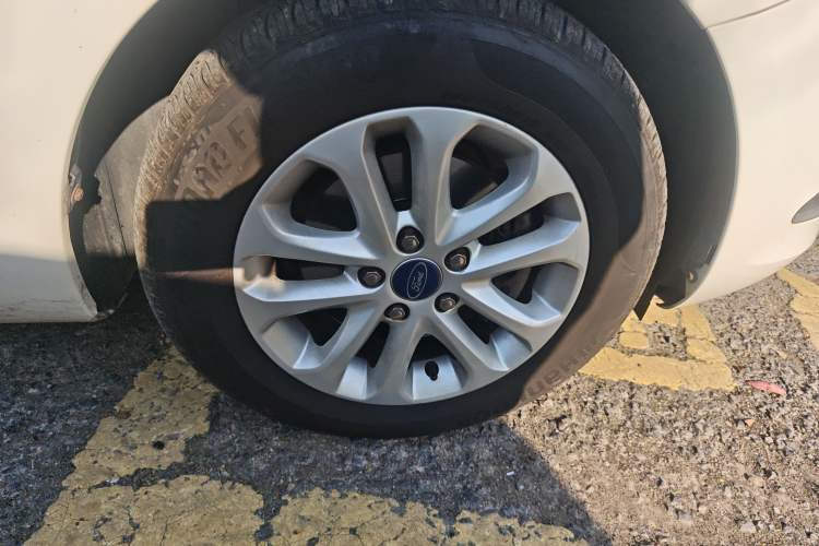 Used Ford Focus 2013 Hatchback Classic 1.8L Manual Base Model