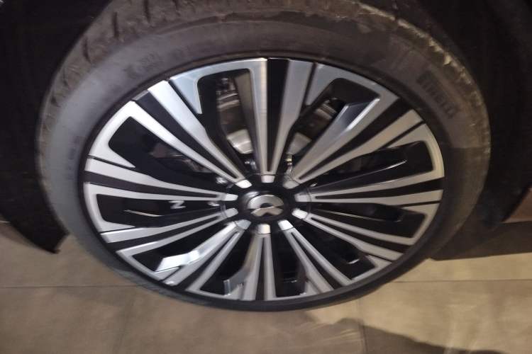 Used Nio ET9 2025 100 kWh Right Rear Wheel Hub