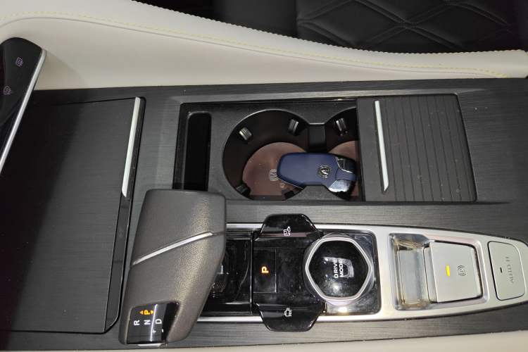 Used CHANGAN CS75 PLUS 2023 3rd Generation 1.5T Automatic Pilot Model Gear Lever