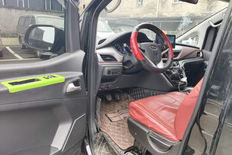 Used JAC Refine M3 2022 1.5T 7-Seater Standard Edition
