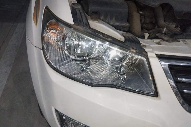 Used Land X8 2015 Explorer Edition 2.0T Diesel 4x2 Luxury Model