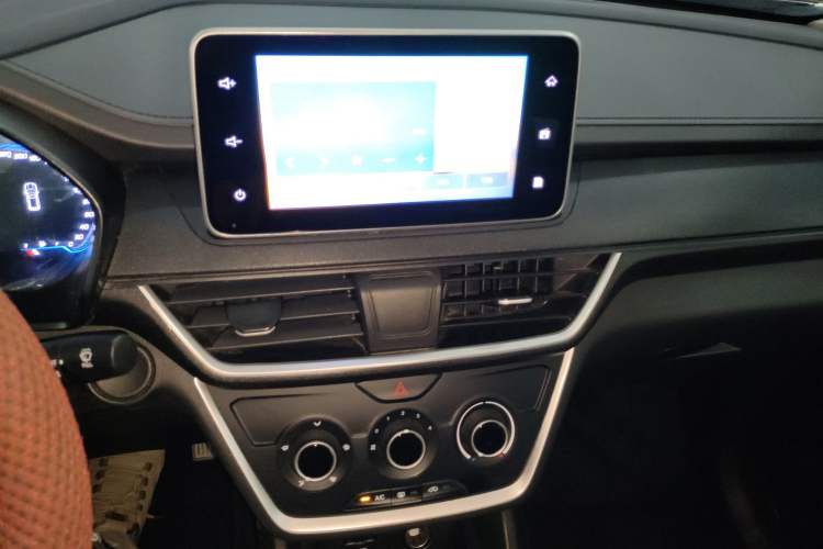 Used Wuling Hongguang S3 2019 1.5L Manual Comfort Model China VI Standard Audio And AC Panel