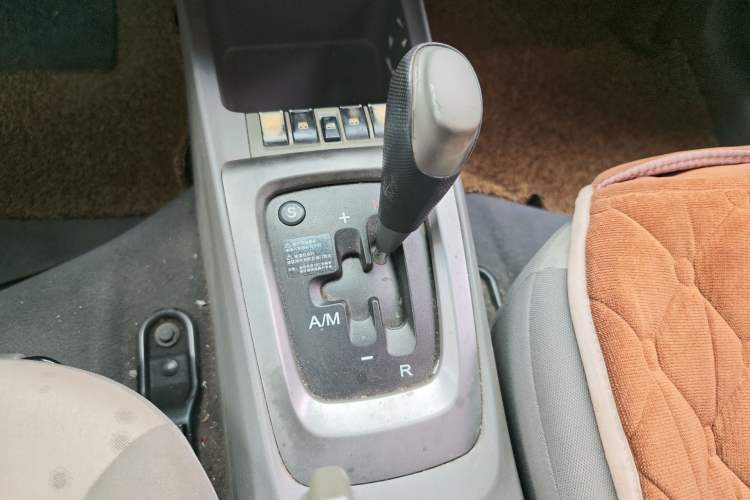 Used Chevrolet Sail 2013 Hatchback 1.2L AMT Ideal Edition Gear Lever