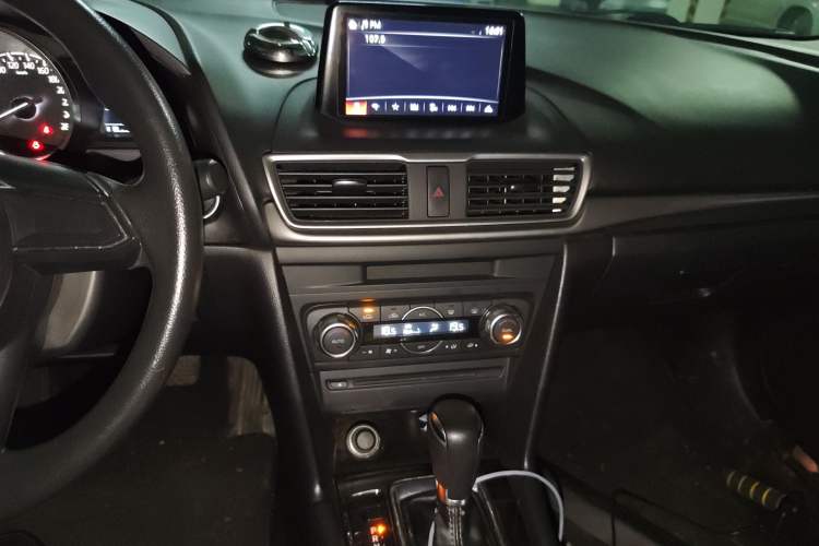 Used Mazda 3 Axela 2017 Sedan 1.5L Automatic Luxury Model Emission Standard China V
