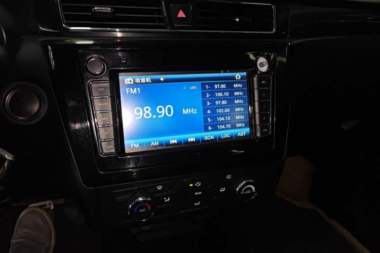 Used Dongfeng Fengon 580 2016 1.8L Manual Comfort Model Audio And AC Panel