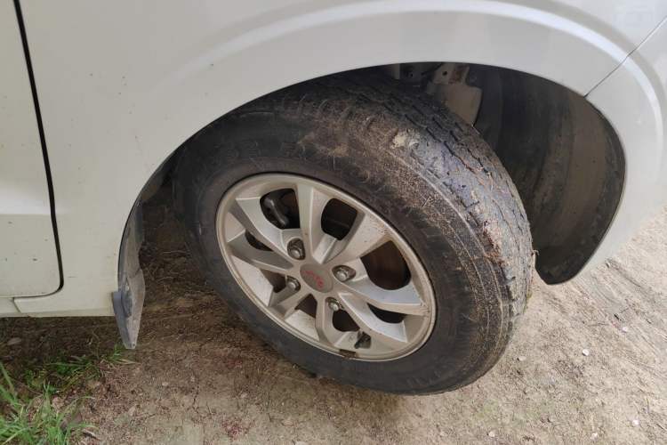 Used Wuling Hongguang V 2019 1.5L Enjoyment Version China VI LAR Right Front Wheel Hub