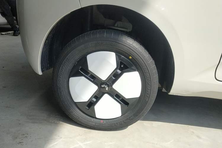 Used Wuling Hongguang MINIEV 2024 3rd Generation 215km Advanced Version
