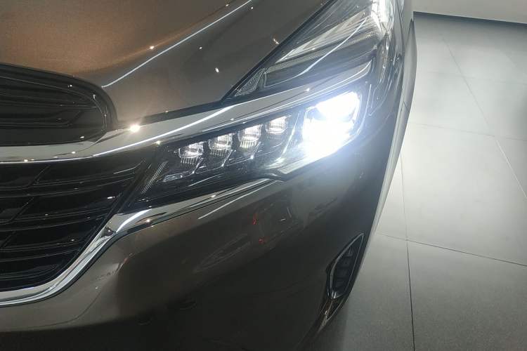 Used Buick GL8 2022 Land Business Class 652T Luxury Model