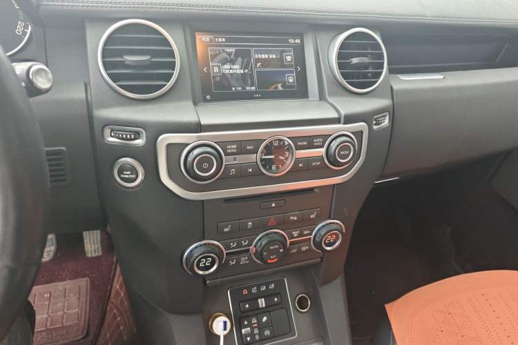 Used Land Rover Discovery 2016 3.0 SC Obsidian Black Heritage Edition HSE Audio And AC Panel