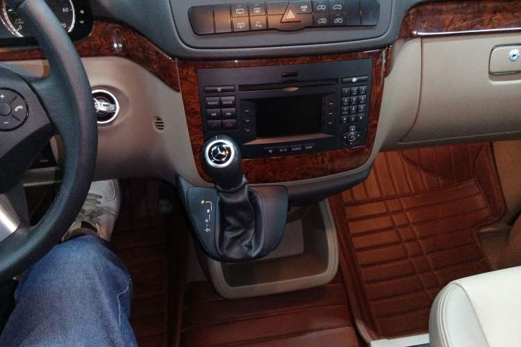 Used Mercedes-Benz Viano 2013 3.0L Comfort Edition Gear Lever