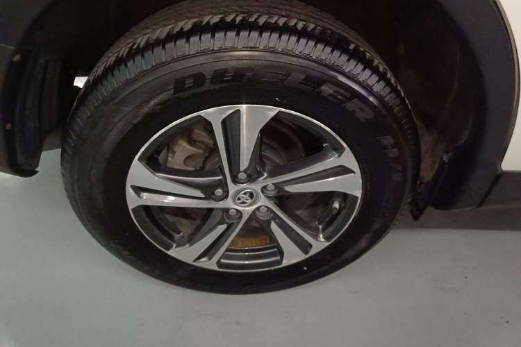 Used Toyota RAV4 2015 2.0L CVT Two-Wheel Drive Fashion Edition