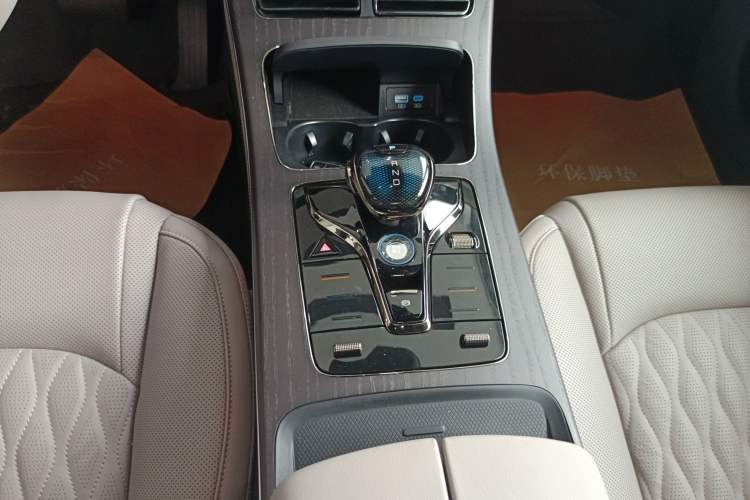 Used BYD Han 2025 DM-i Intelligent Driving Edition 125KM LiDAR Flagship Model Gear Lever