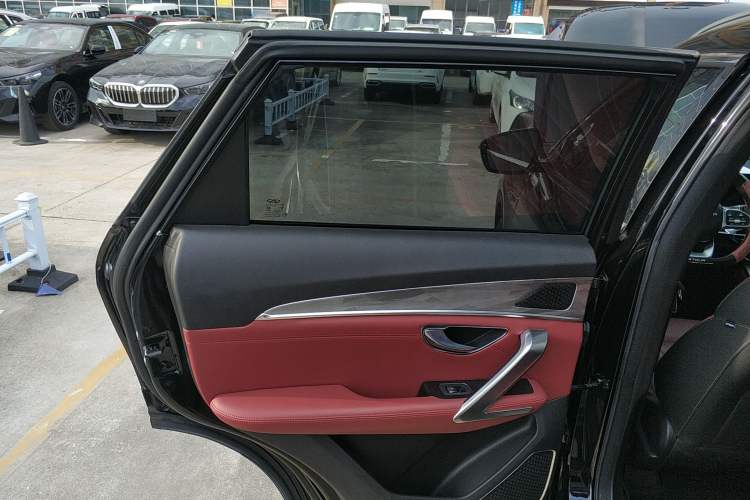 Used JETOUR X70 PLUS 2023 1.6T DCT Stronger 7-Seater