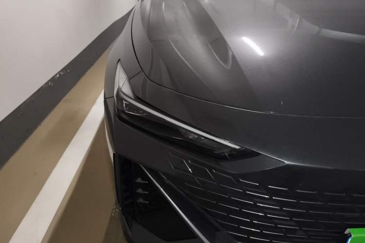 Used CHANGAN UNI-V 2022 1.5T Prestige Version Right Front Headlight