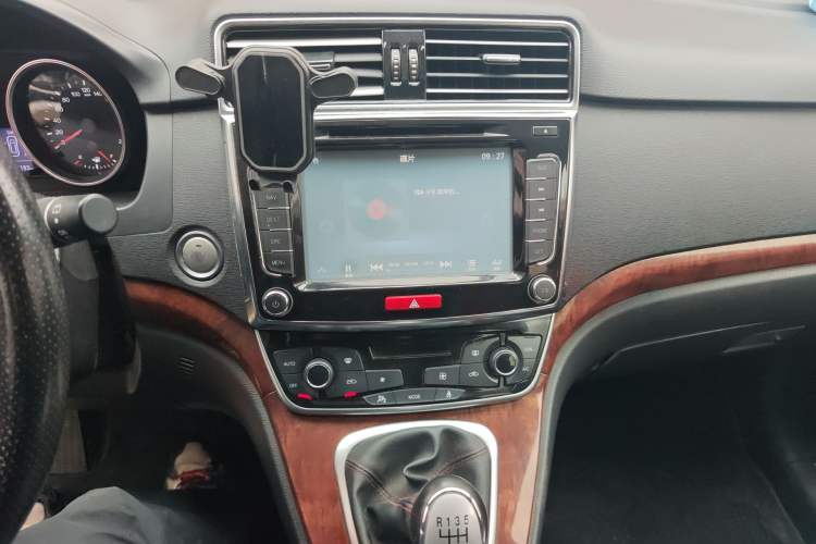 Used Haval H6 2015 Revised Version Sport Edition 1.5T Manual Transmission Two-Wheel Drive Elite Grade