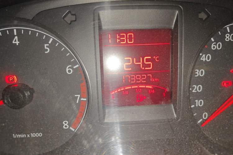 Used Volkswagen Jetta 2015 1.6L Manual Fashion Edition Odometer Close Up