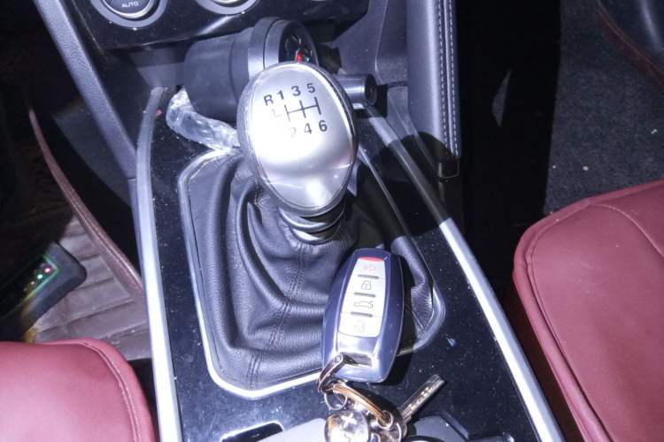 Used Haval H6 2018 Blue Label Sport Edition 1.5T Manual Two-Wheel Drive Elite Model Gear Lever