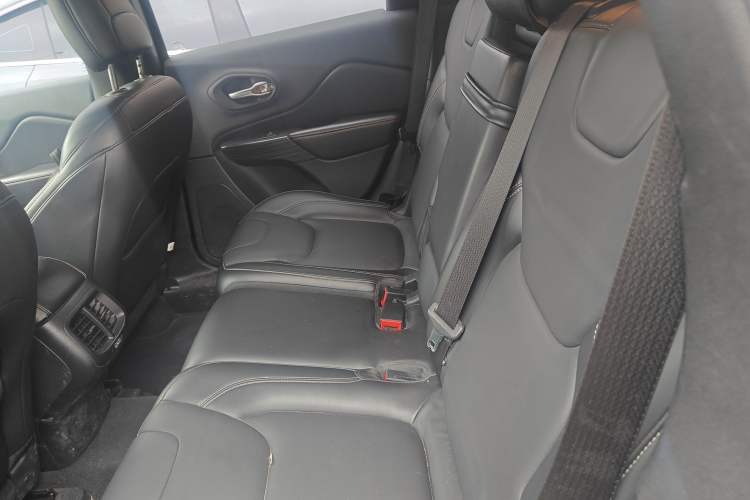 Used Jeep Cherokee 2016 2.4L Leading Edition
