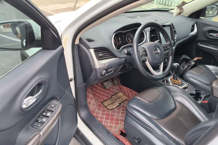 Used Jeep Cherokee 2016 2.4L Leading Edition