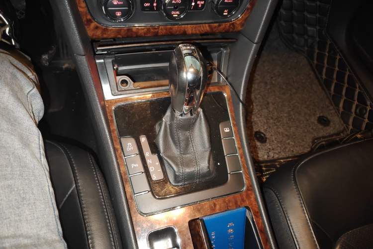 Used Volkswagen Passat 2011 1.8TSI DSG Prestige Edition Gear Lever