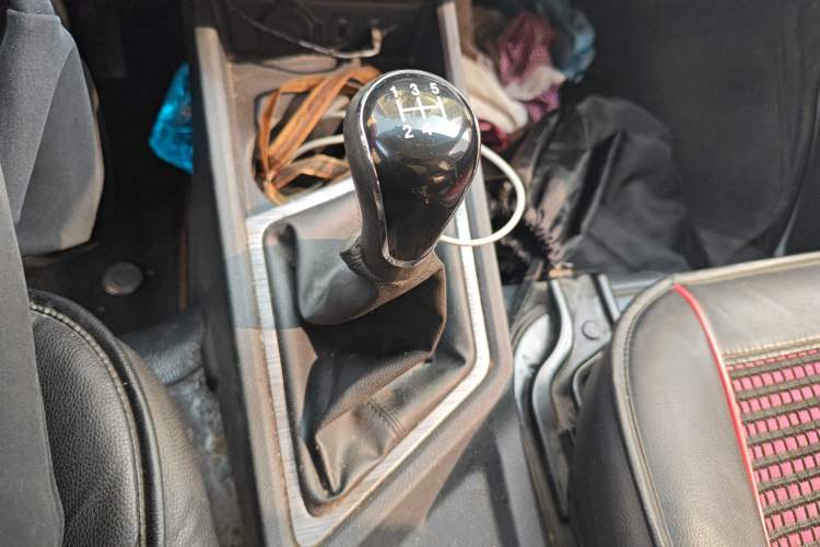 Used CHANGAN KAICHENG Ruixing M60 2023 1.6L CNG Comfort-Grade 6-Seater Passenger Vehicle Gear Lever