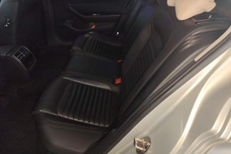 Used Volkswagen Magotan 2017 330TSI DSG Leading Model Left Rear Seat