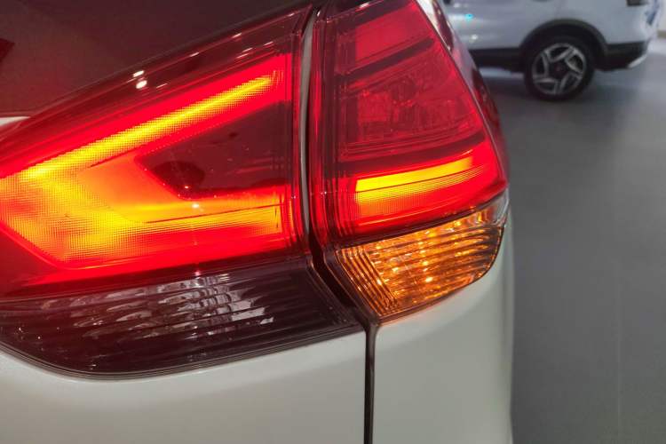 Used Nissan X-Trail 2025 Honor 2.0L Two-Wheel Drive Leading Edition Right Rear Taillight
