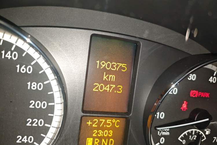Used Mercedes-Benz Viano  Odometer Close Up