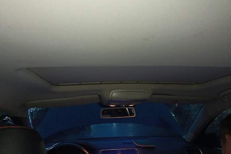 Used Volkswagen Sagitar 2014 Revised Version 1.6L Automatic Comfort Edition Headliner