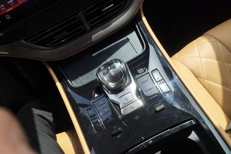 Used Denza D9 2025 DM-i Intelligent Drive 1020 Four-Wheel Drive Flagship Model Gear Lever