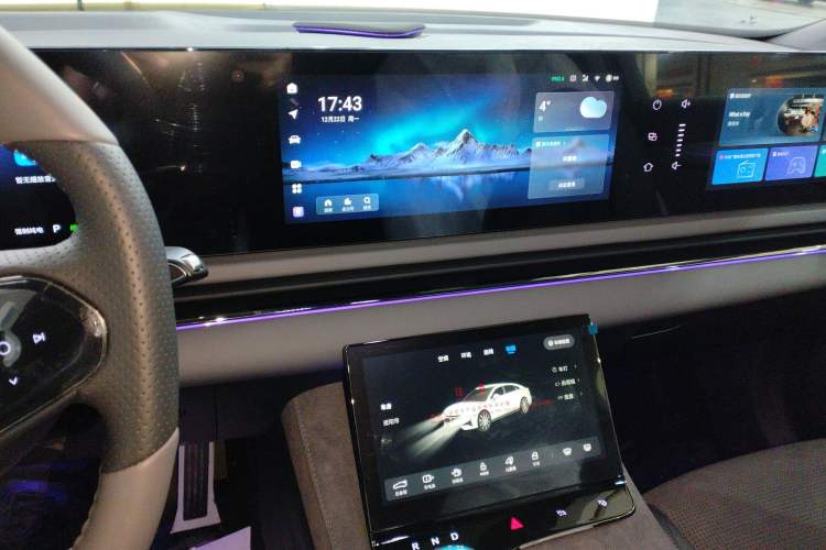 Used VOYAH PASSION 2024 PHEV Four-Wheel Drive Ultra-Long Range Executive Edition Audio And AC Panel